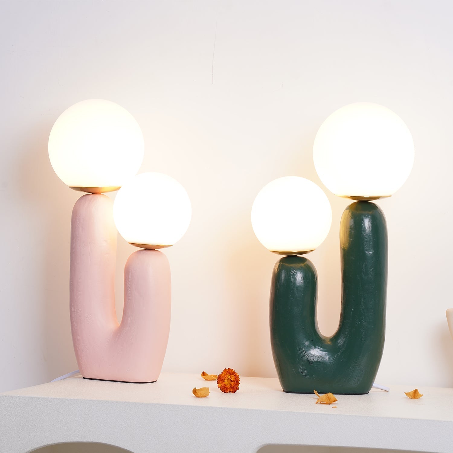 Samtida stil bordslampa med naturlig accent | Veska
