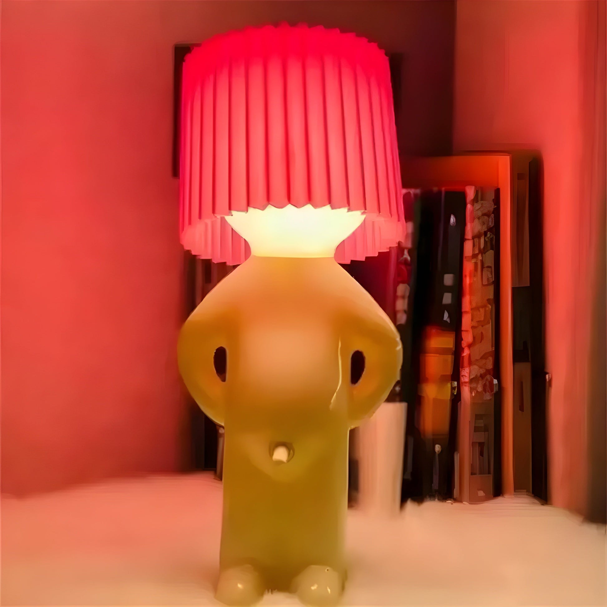Sassy Boy Kreativ Bordslampa – Unik Belysning för Sovrum och Vardagsrum | Veska Rot