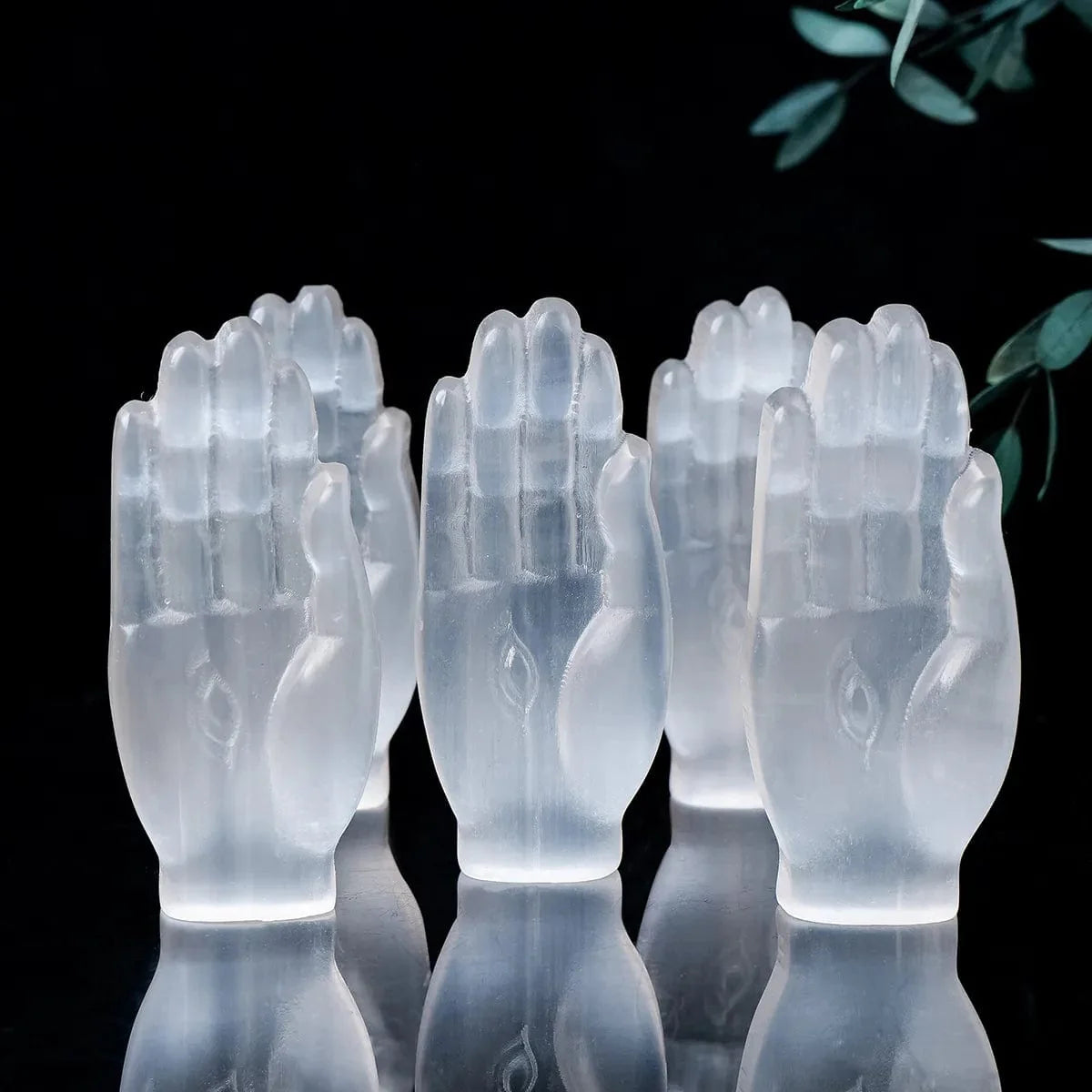 Selenit Hamsa Hand Crystal Carving | Veska