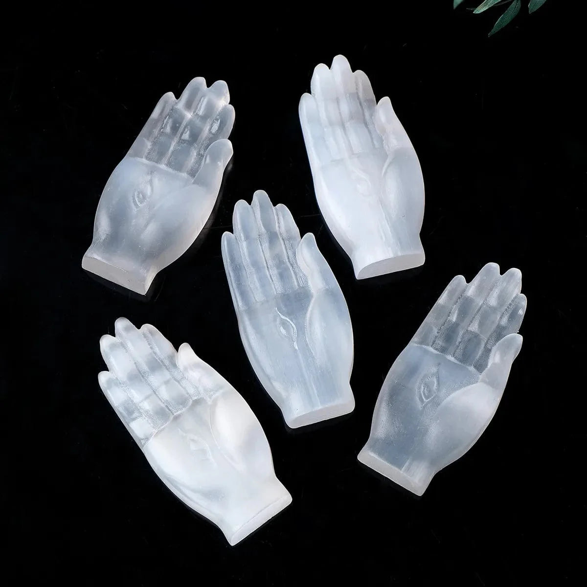 Selenit Hamsa Hand Crystal Carving | Veska