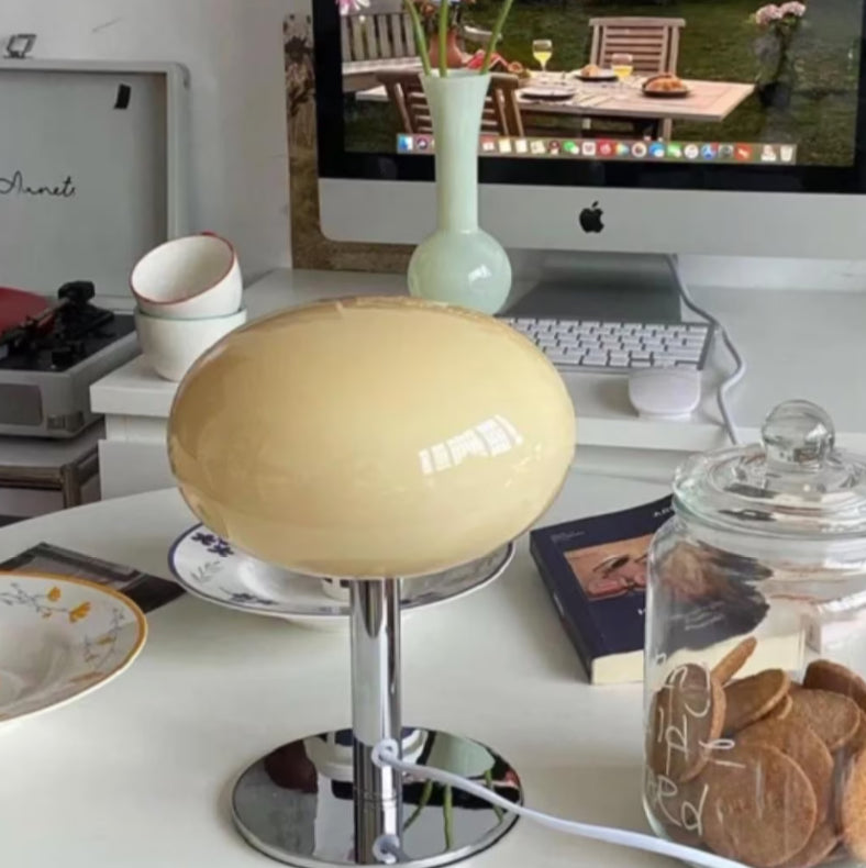 SérénitéMagique - Elegant Beige Table Lamp for Ambient Lighting Veska