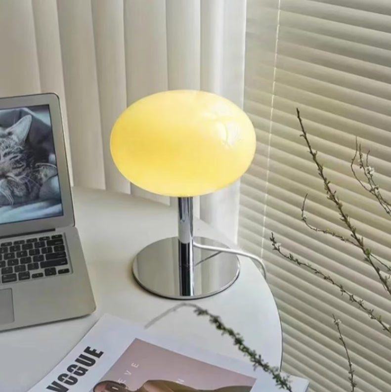 SérénitéMagique - Elegant Beige Table Lamp for Ambient Lighting Veska