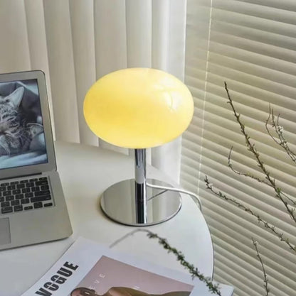 SérénitéMagique - Elegant Beige Table Lamp for Ambient Lighting Veska
