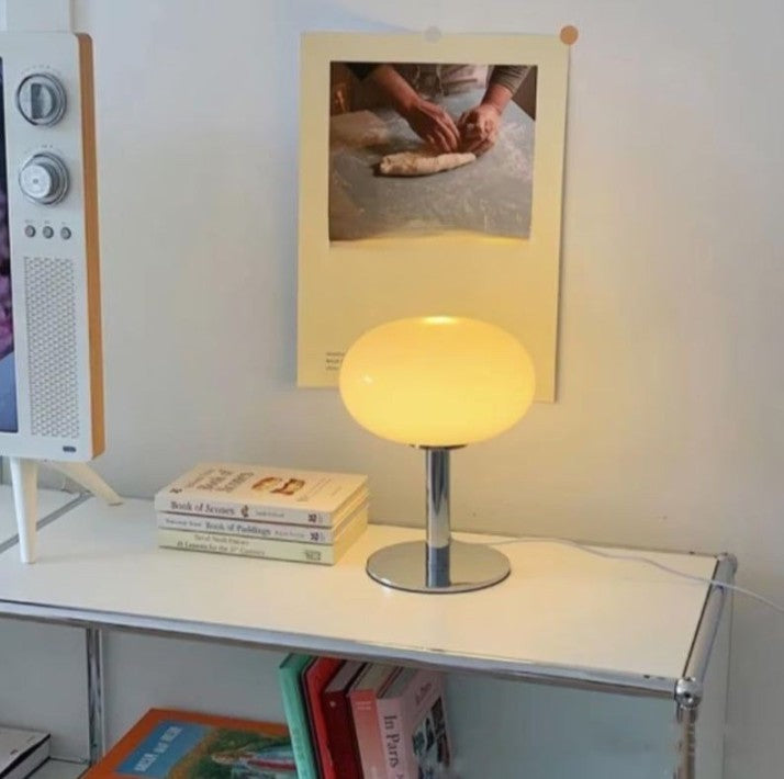 SérénitéMagique - Elegant Beige Table Lamp for Ambient Lighting Veska