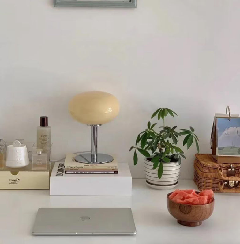 SérénitéMagique - Elegant Beige Table Lamp for Ambient Lighting Veska