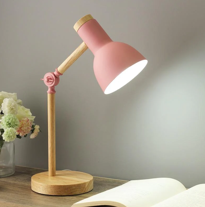 Skandinavisk bordslampa av trä | Veska Rosa