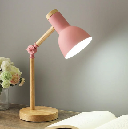 Skandinavisk bordslampa av trä | Veska Rosa