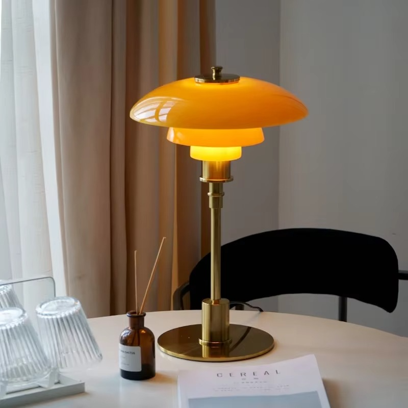 Skandinavisk Dimbar Bordslampa – Modern Dansk Designer Järn & Glas Lampa | Veska Amber Gold
