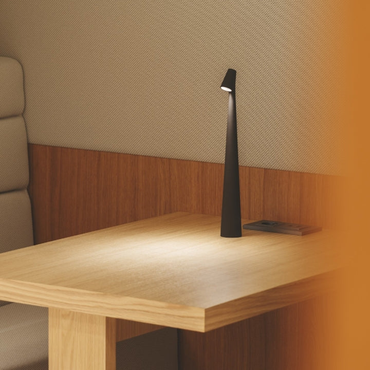 Skulpturerande bordslampa | Veska