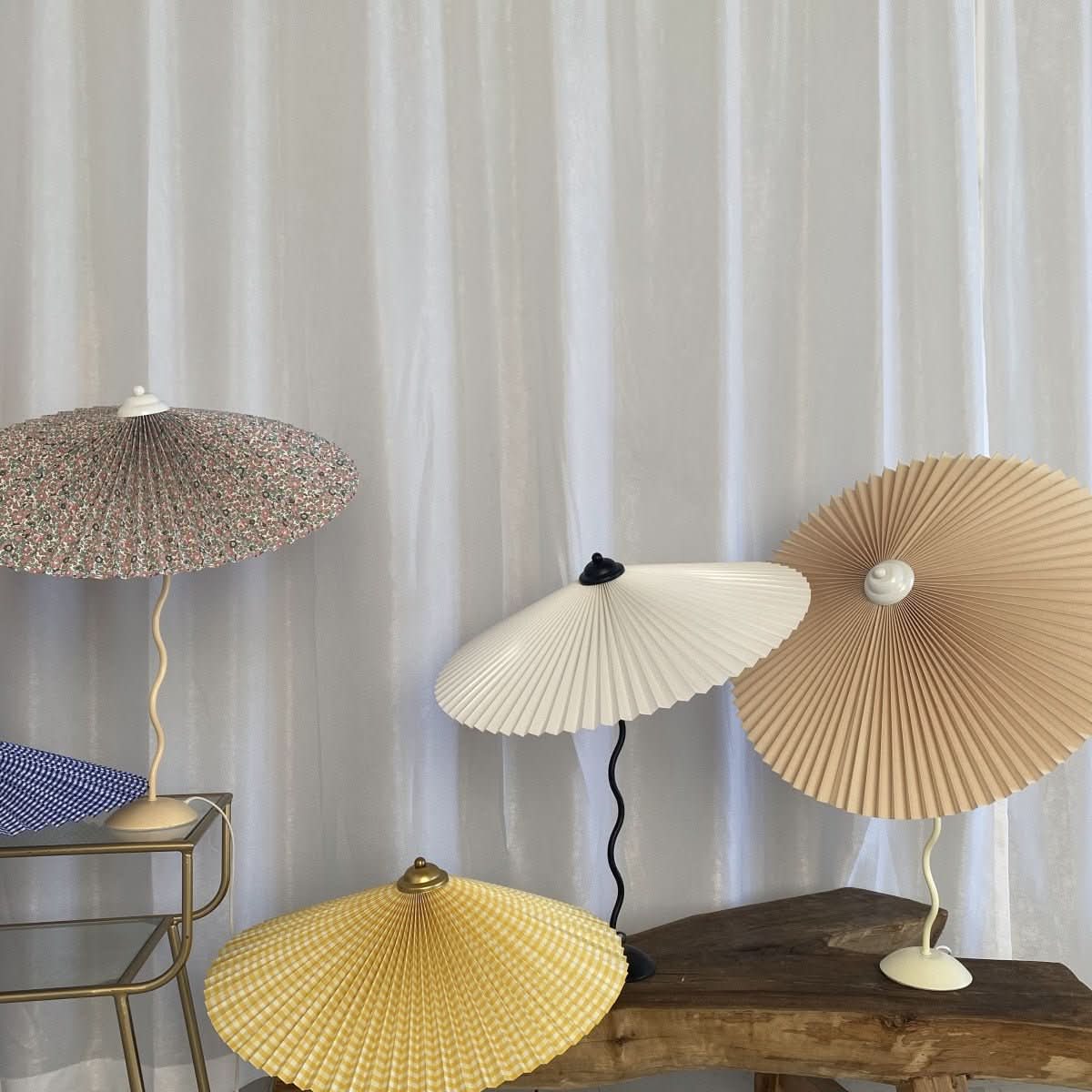 Squiggle Umbrella Table Lamp – Modern Twirl Design med kromfinish | Veska