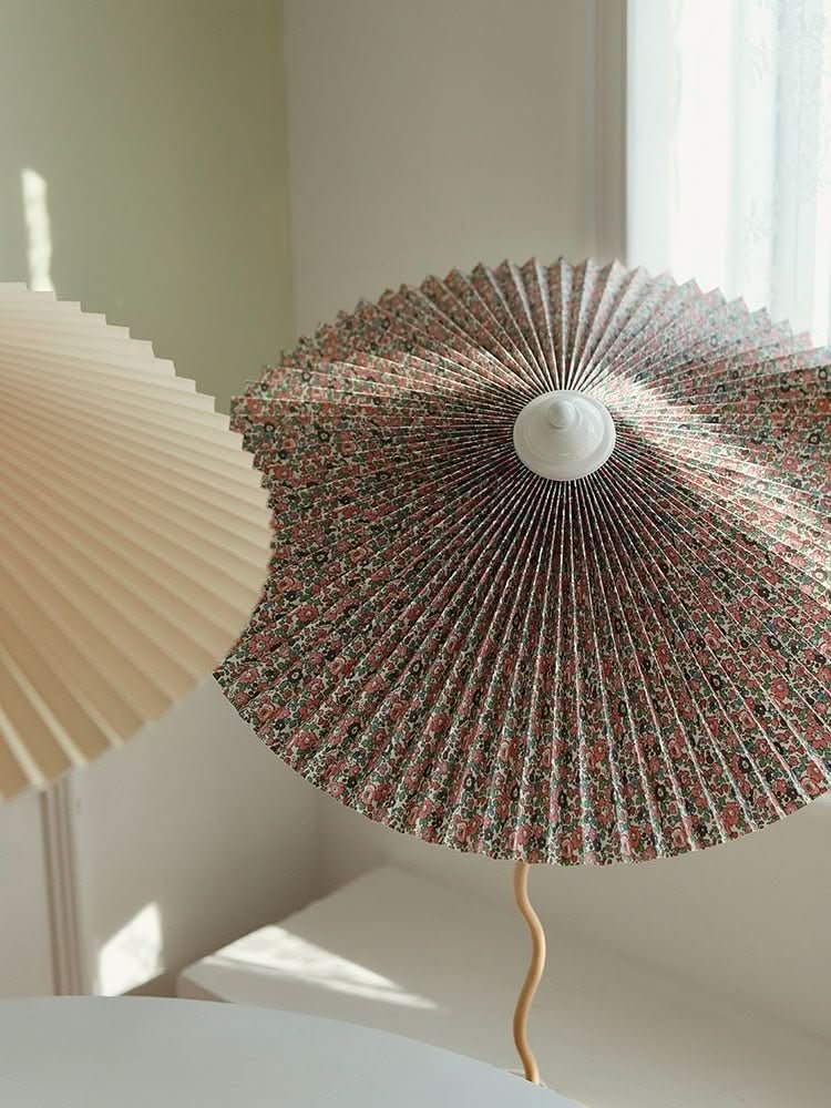 Squiggle Umbrella Table Lamp – Modern Twirl Design med kromfinish | Veska