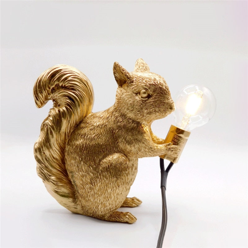 SquirrelBright Nordisk Ekorre Bordslampa | Designer Dekor | LED Stämningsljus | Perfekt för Hemmet | Veska