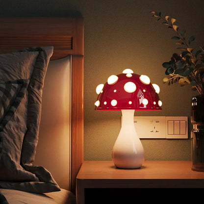 Svamp Lampa – Retro LED Bordslampa i Svampdesign för Mysiga Inomhusutrymmen | Veska Vit Bas