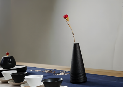Svart keramikvas med textur för Veskaomsterarrangemang | Veska