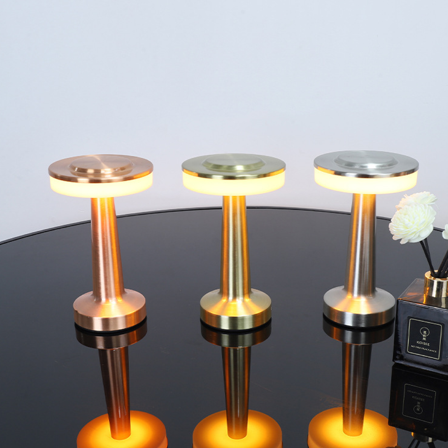 Svart LED-bordslampa med metallfinish – Modern belysning för vardagsrum och kontor, Varmt ljus | Veska
