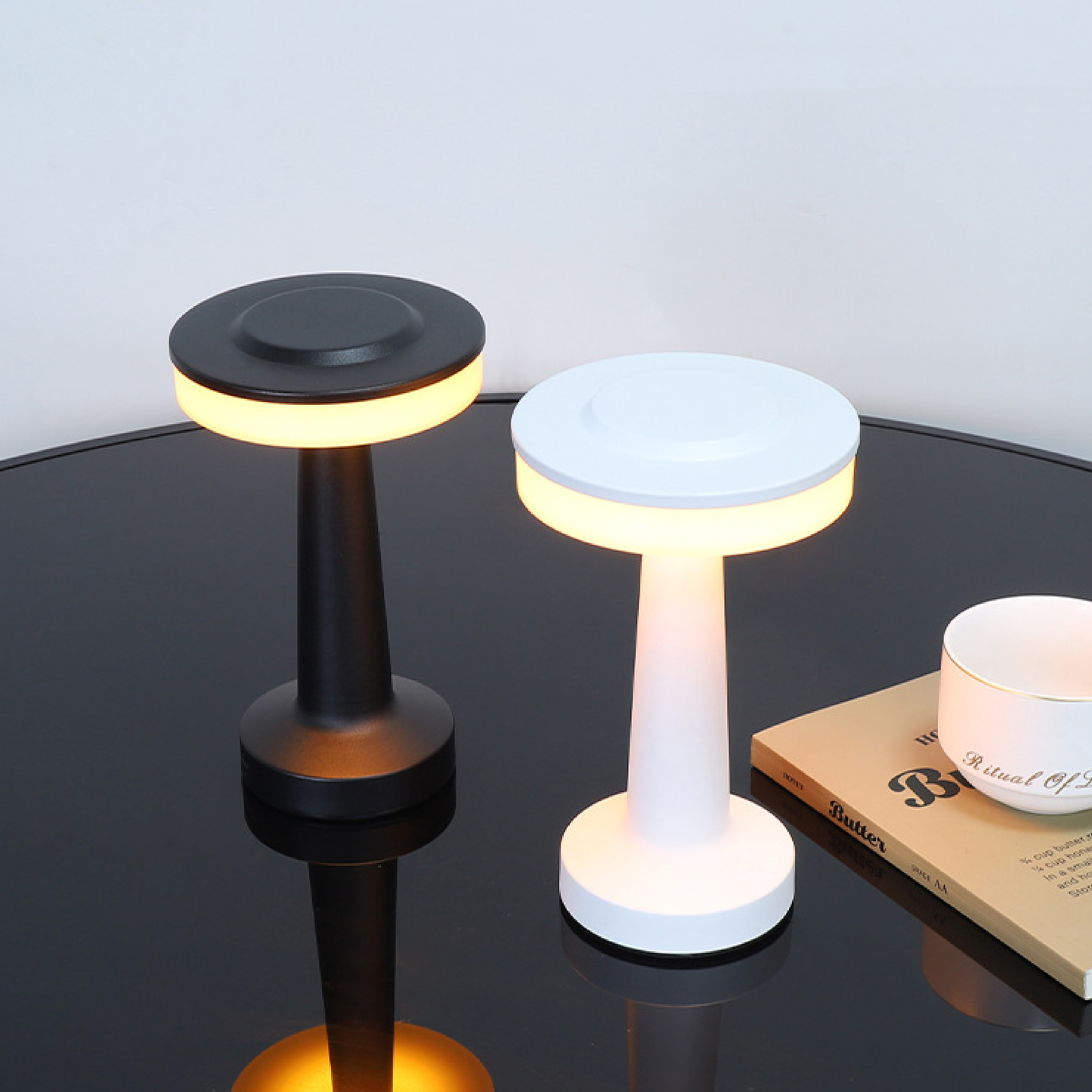 Svart LED-bordslampa med metallfinish – Modern belysning för vardagsrum och kontor, Varmt ljus | Veska