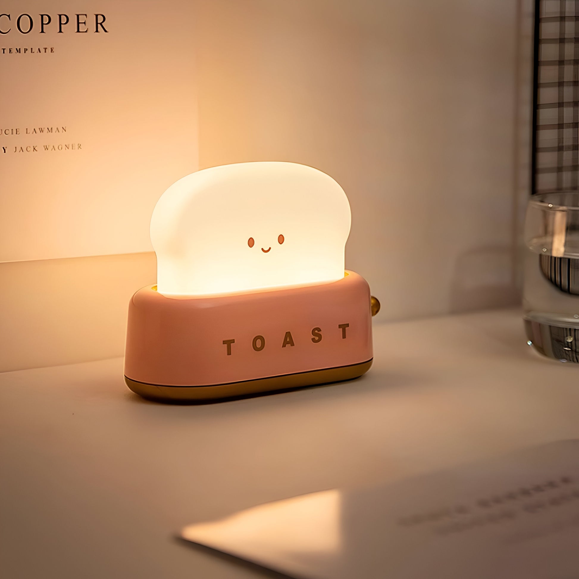 TinyToast Bordslampa – Portabel Brödrost-formad Nattlampa med Dimbar LED & USB-port | Veska