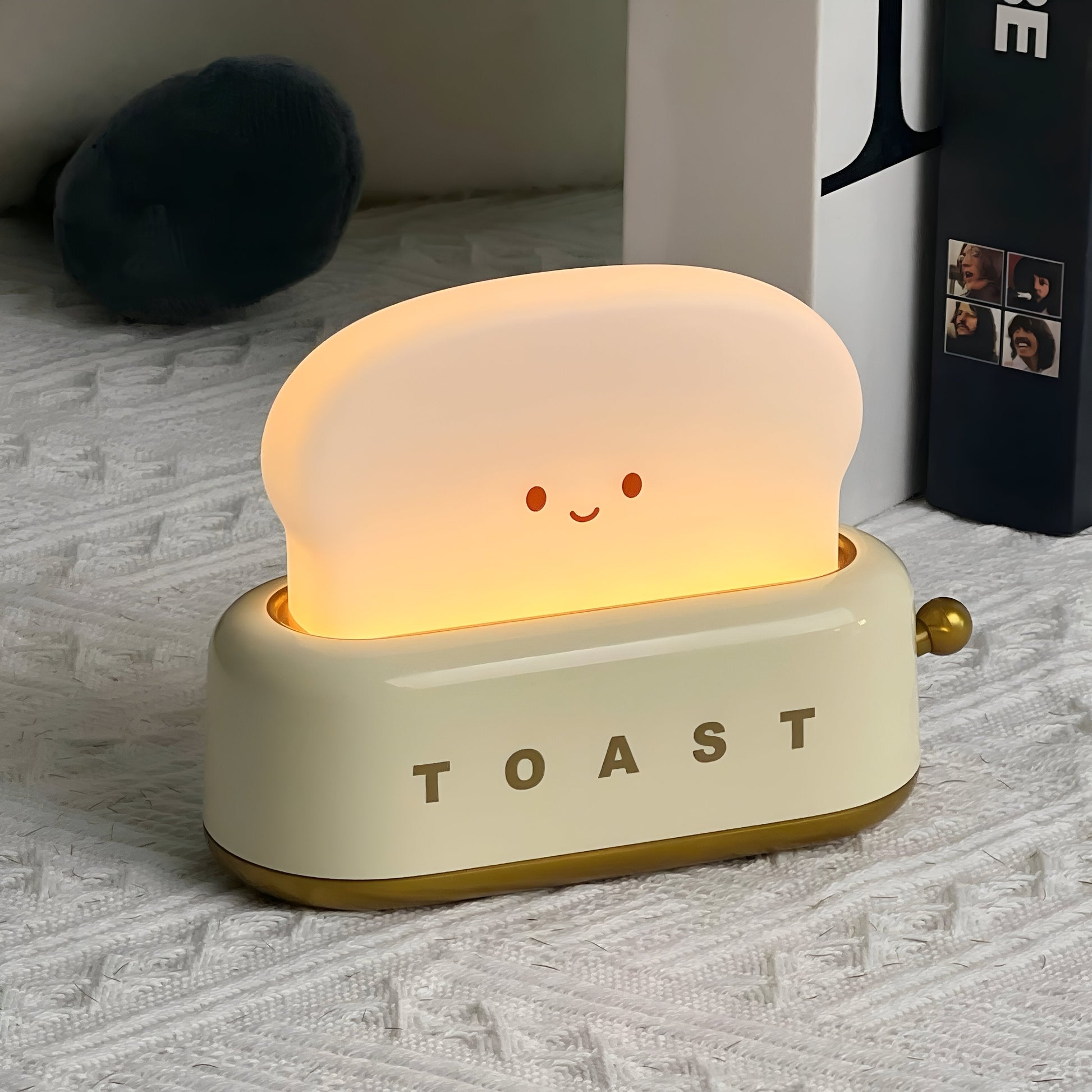 TinyToast Bordslampa – Portabel Brödrost-formad Nattlampa med Dimbar LED & USB-port | Veska