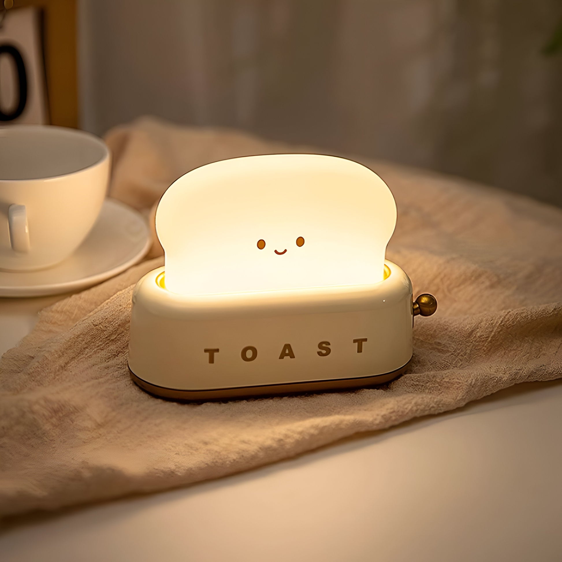 TinyToast Bordslampa – Portabel Brödrost-formad Nattlampa med Dimbar LED & USB-port | Veska