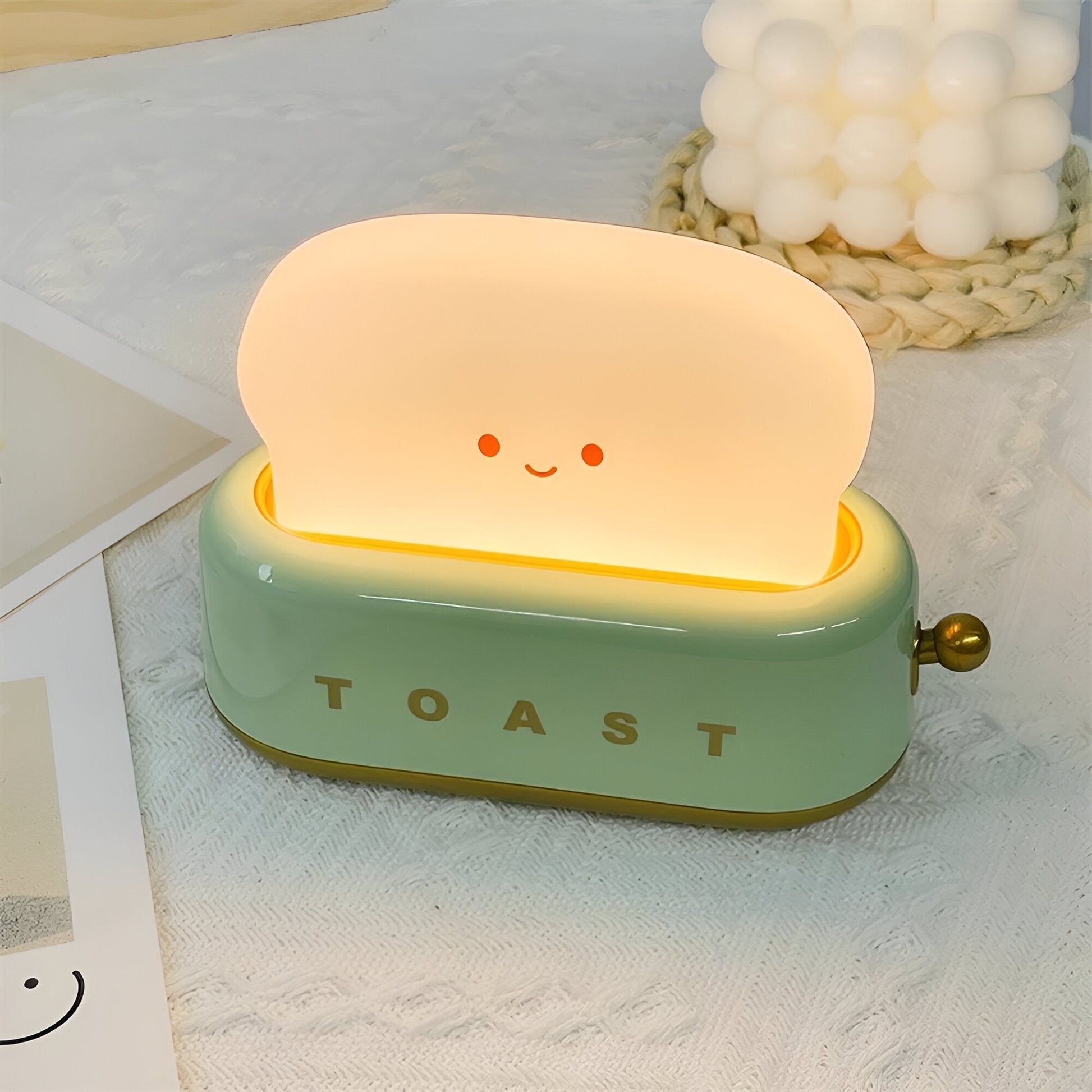 TinyToast Bordslampa – Portabel Brödrost-formad Nattlampa med Dimbar LED & USB-port | Veska Grön