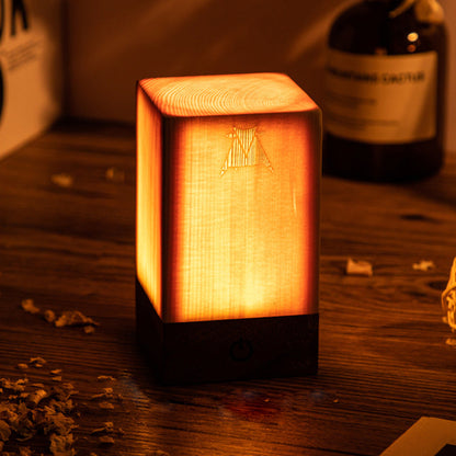 Trådlös LED-bordslampa med uppladdningsbart batteri och touchkontroll – Varm trädesign för en mysig atmosfär | Veska Kvadrat 2.3''x2.3''x3.9''
