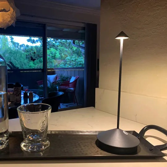 Trådlös LED bordslampa - ModernLumin | Veska
