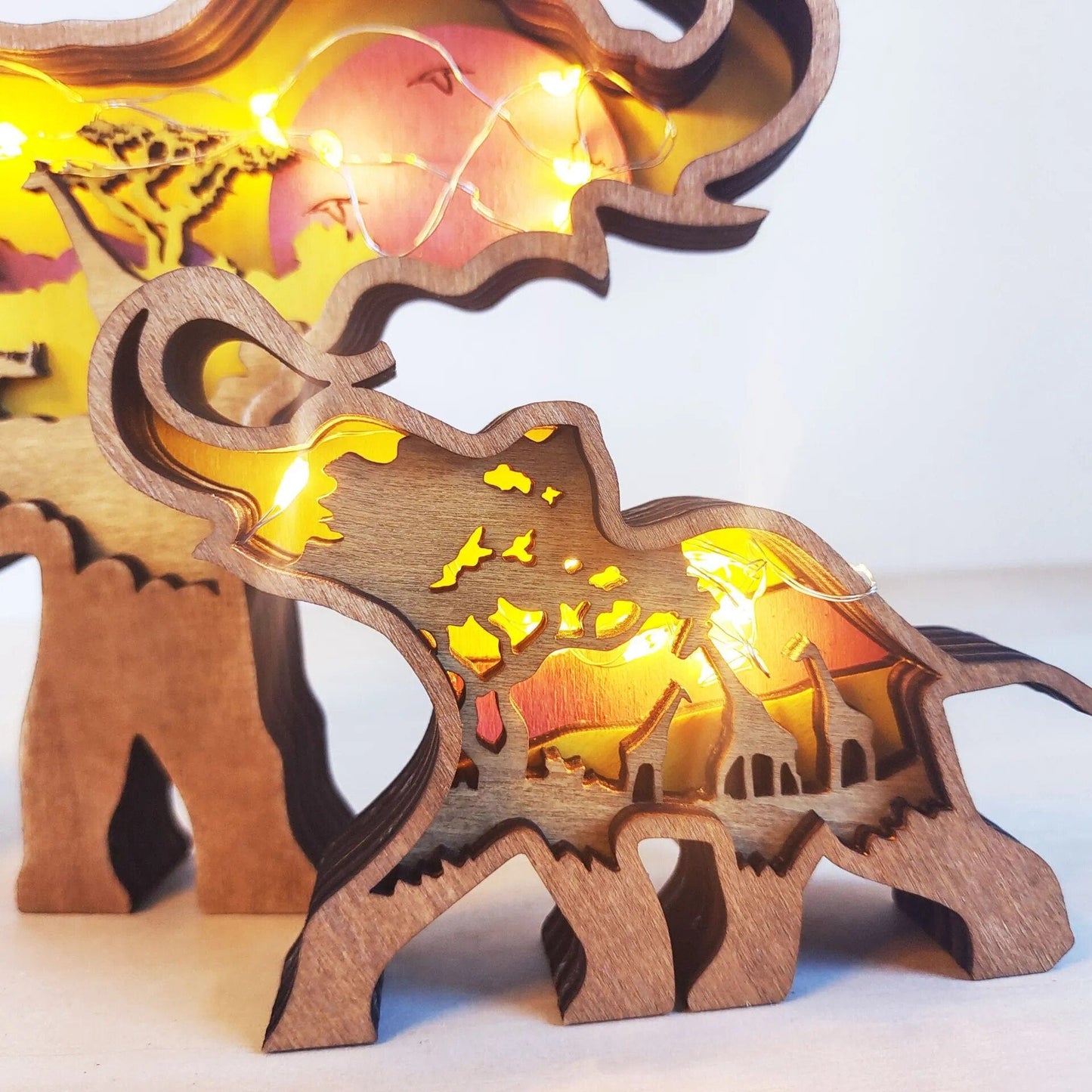 Träelefantfigur med LED-lampor | Veska