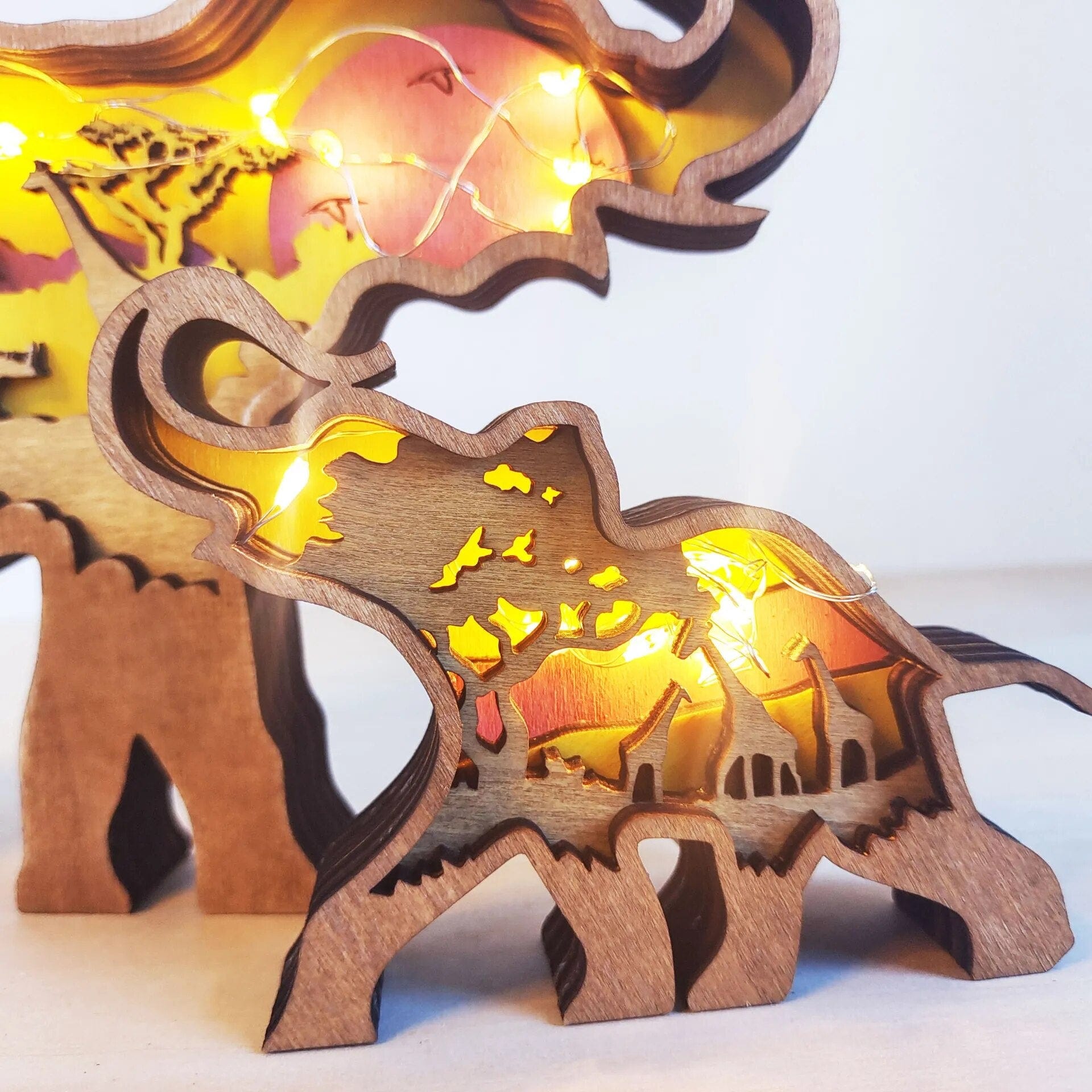 Träelefantfigur med LED-lampor | Veska