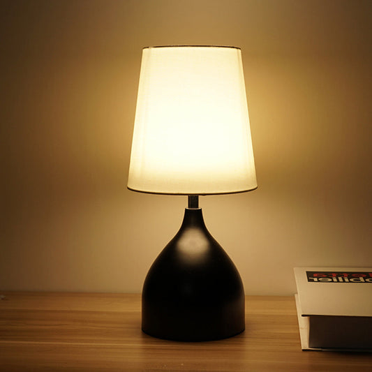 TrendyGlow – Modern LED Bordslampa för Sovrumsstämning | Veska Svart