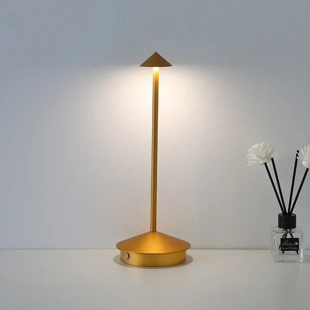 Uppladdningsbar Bordslampa Kreativ Matrum Touch Led Hotell Bar Kaffe Pina Pro Bordslampa Dekorativ Skrivbordslampa | Veska Guld förändringsbar