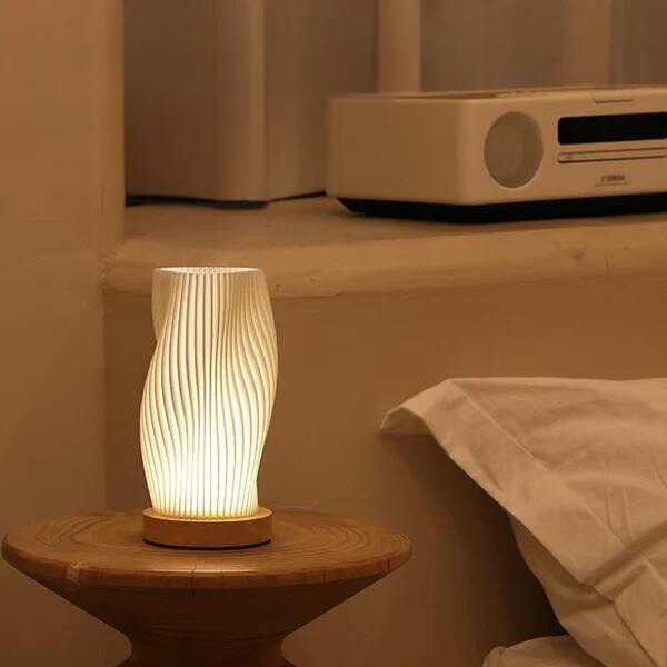 USB-Drevs & Elegant Våg-Design Bordslampa | WaveGlow | Veska