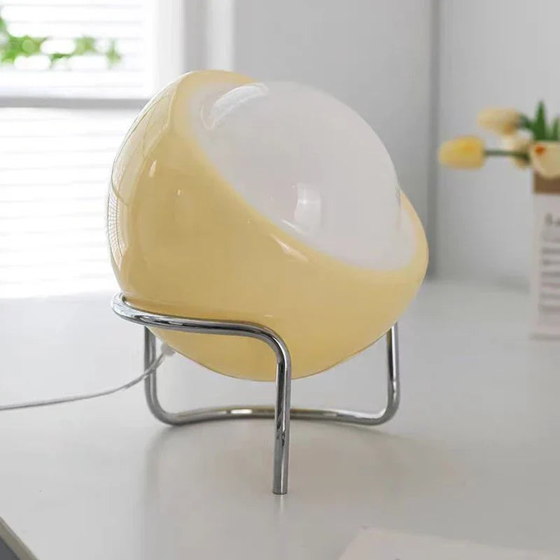 Veska | Aurivio Bordslampa | Glas & Rostfritt Stål | Retro-Nordisk Design | LED Nattlampa Beige/Orange | Ø21×H25 cm