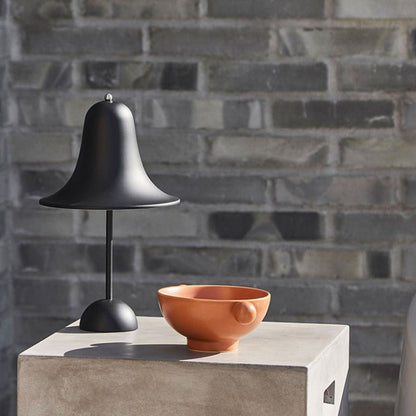 Veska | Classic Cap Trådlamp - Tidlös Design och Hållbart Batteri