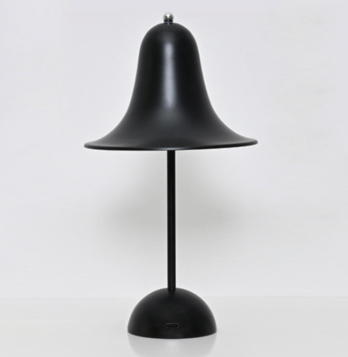 Veska | Classic Cap Trådlamp - Tidlös Design och Hållbart Batteri Svart