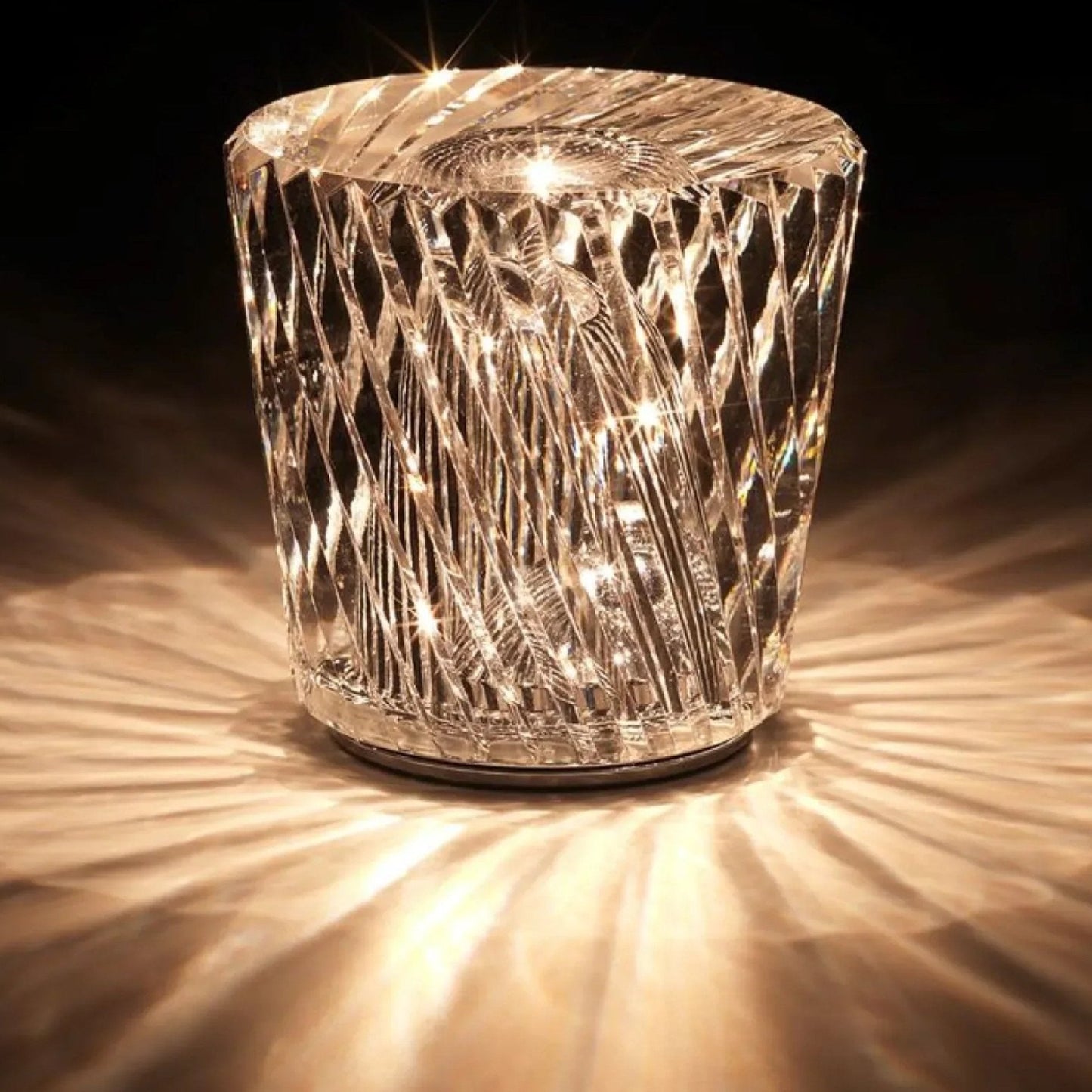 Veska | Crystal Table Lamp VÉLORIA | Diamond Look & 360° Light Play | Wireless & USB Rechargeable | Up to 12 hrs. Light Duration