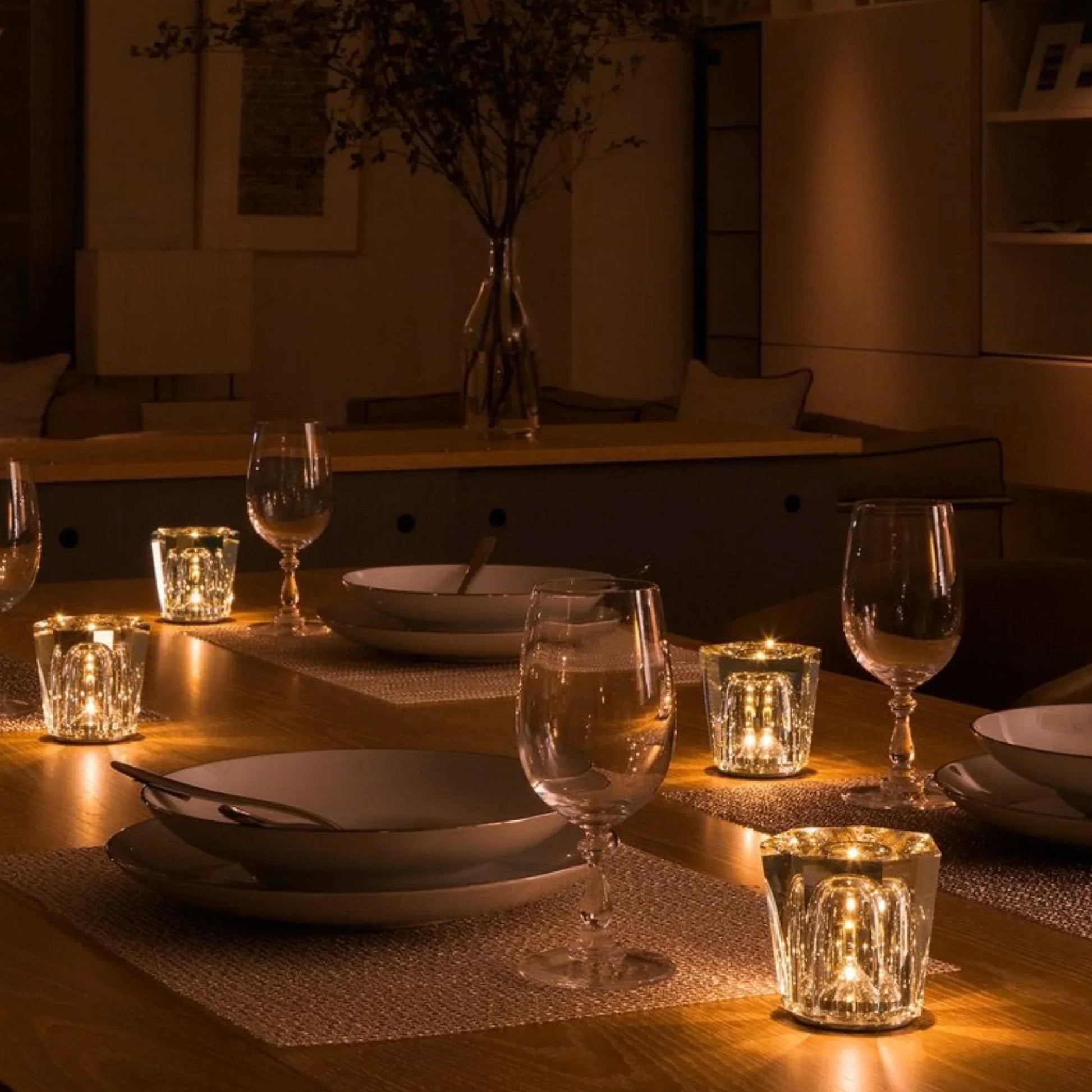 Veska | Crystal Table Lamp VÉLORIA | Diamond Look & 360° Light Play | Wireless & USB Rechargeable | Up to 12 hrs. Light Duration