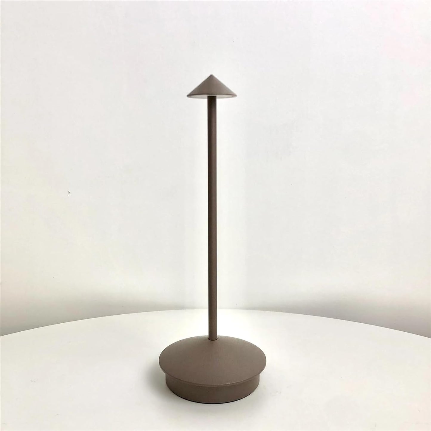 Veska | Eindhoven Robyn Arrow LED Bordslampa Brun