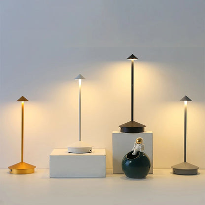 Veska | Eindhoven Robyn Arrow LED Bordslampa