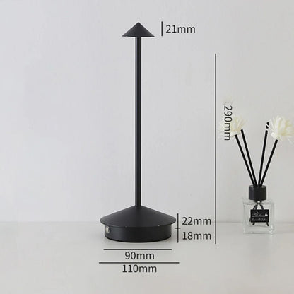 Veska | Eindhoven Robyn Arrow LED Bordslampa