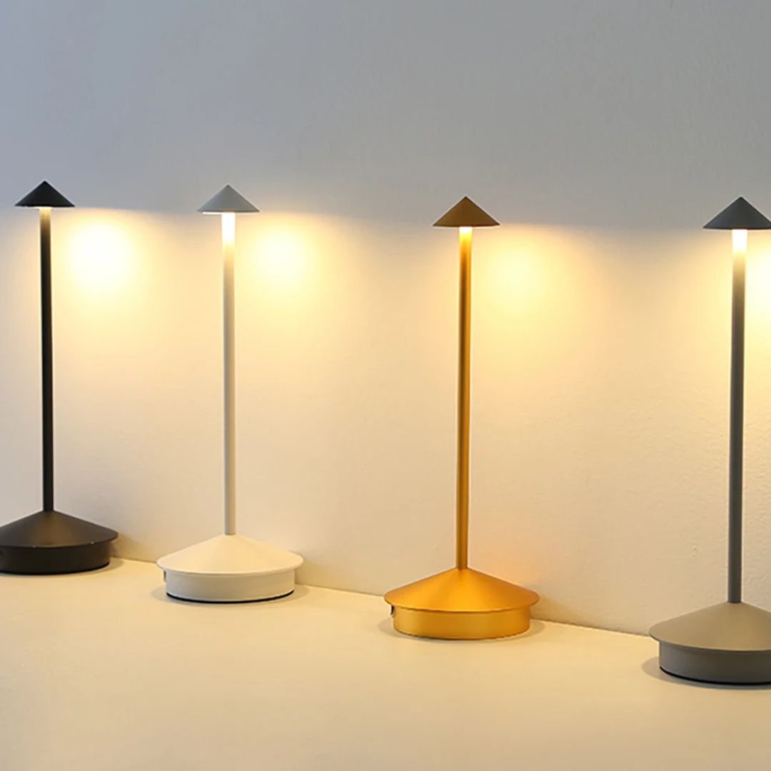 Veska | Eindhoven Robyn Arrow LED Bordslampa