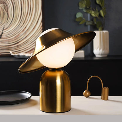 Veska | Elegant Guld Bordslampa Med LED, Skandinavisk Design För Mysigt Interiör