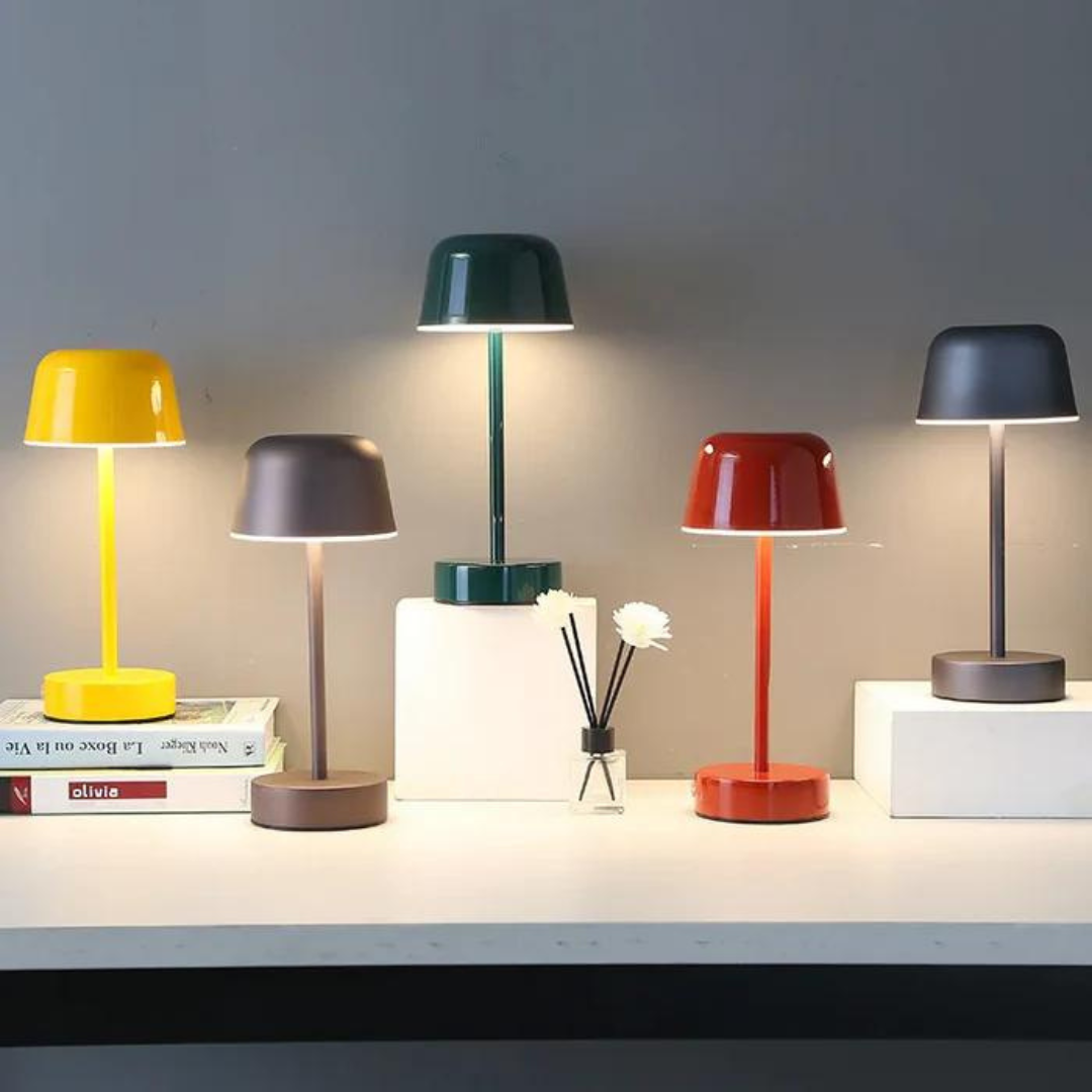 Veska | Elegant Justerbar Bordslampa med 3 Ljuskällor