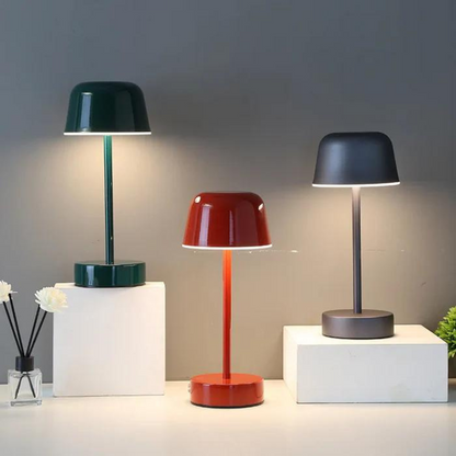 Veska | Elegant Justerbar Bordslampa med 3 Ljuskällor