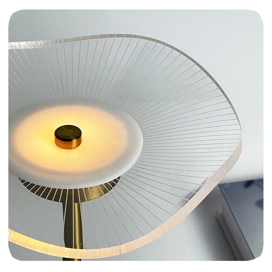 Veska | Elegant LED Skrivbordslampa med Justerbar Design