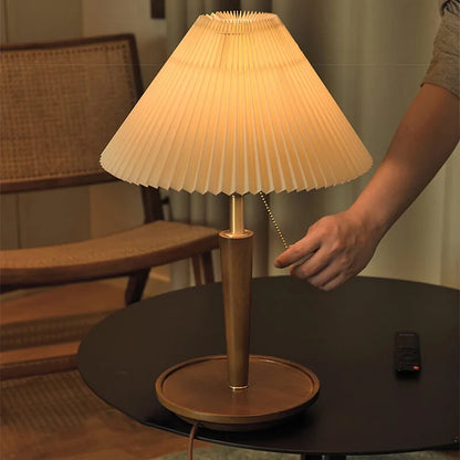 Veska | Elegant Vintage Woodly Bordslampa - Bordslampa med Fältad Design