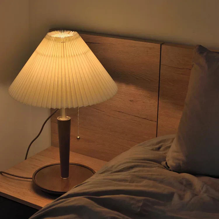 Veska | Elegant Vintage Woodly Bordslampa - Bordslampa med Fältad Design