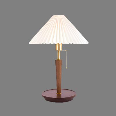 Veska | Elegant Vintage Woodly Bordslampa - Bordslampa med Fältad Design Valnöt