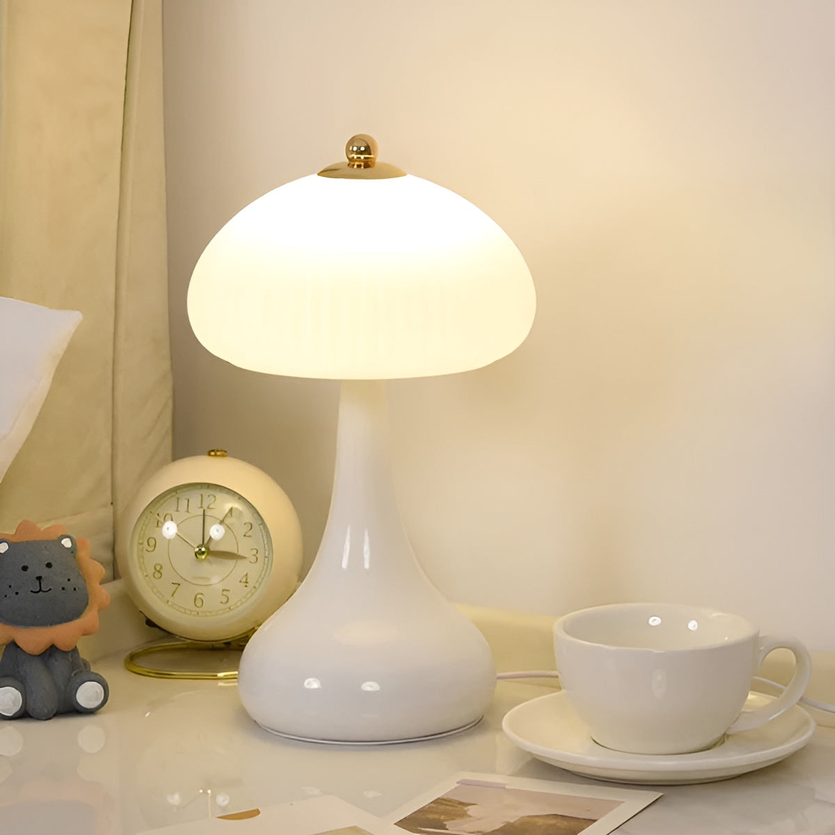 Veska | Eleganza Luxe Bordslampa – Tidslös Svampform med LED-dimningsfunktion i Mjuka Färger Vit Akrylskärm