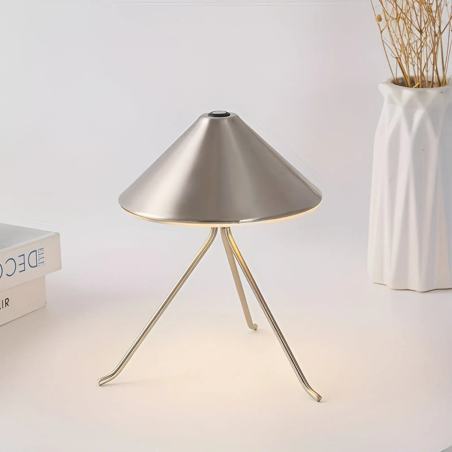 Veska | Eleganza Luxe Bordslampa – USB-laddningsbar LED-belysning med elegant design i svart, guld och silver Silversilver