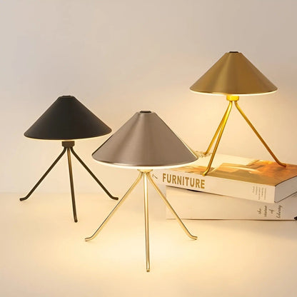 Veska | Eleganza Luxe Bordslampa – USB-laddningsbar LED-belysning med elegant design i svart, guld och silver